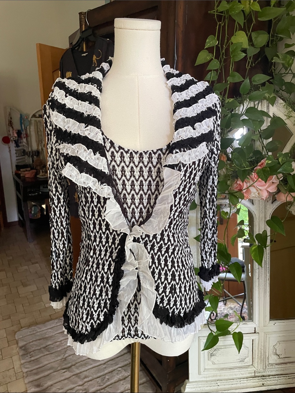 Alberto Makali 2 Piece Black & White Ruffle Trim Knit Sweater Set Medium
